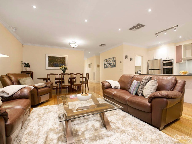 17 Graham Avenue, Mckinnon VIC 3204