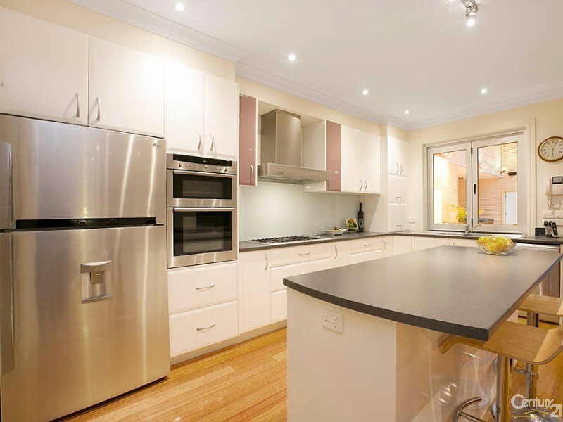 17 Graham Avenue, Mckinnon VIC 3204