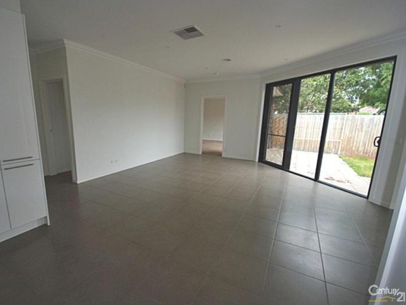 2/1 Lancaster Street, Bentleigh East VIC 3165