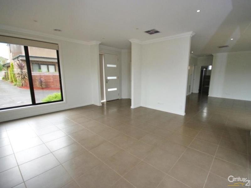 2/1 Lancaster Street, Bentleigh East VIC 3165