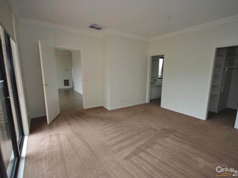 2/1 Lancaster Street, Bentleigh East VIC 3165