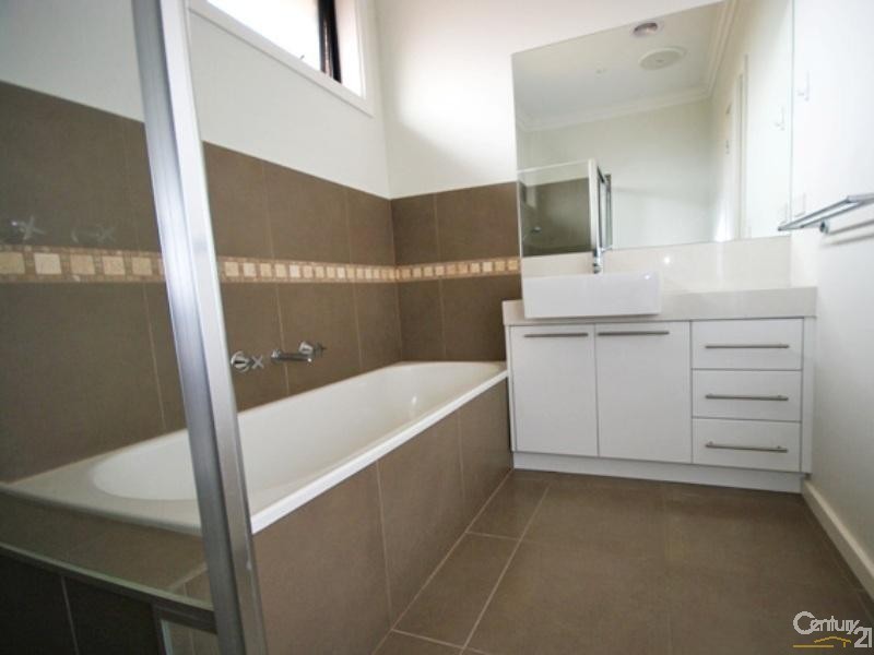 2/1 Lancaster Street, Bentleigh East VIC 3165