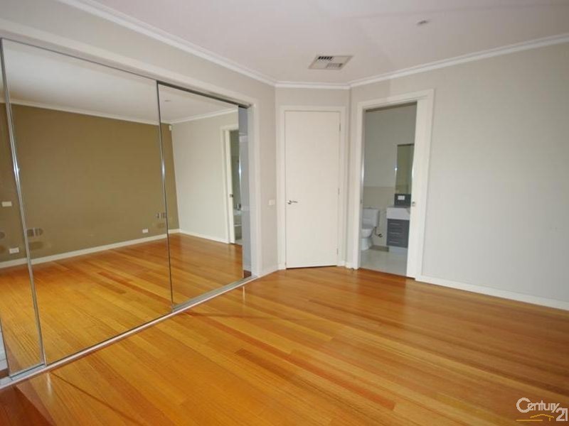 2/34 Whitmuir Road, Bentleigh VIC 3204