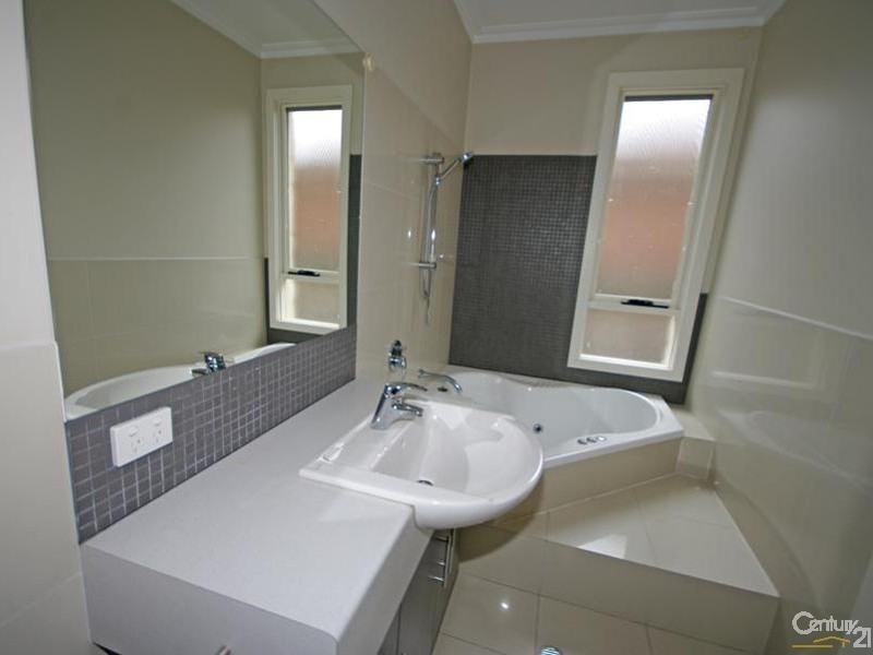 2/34 Whitmuir Road, Bentleigh VIC 3204