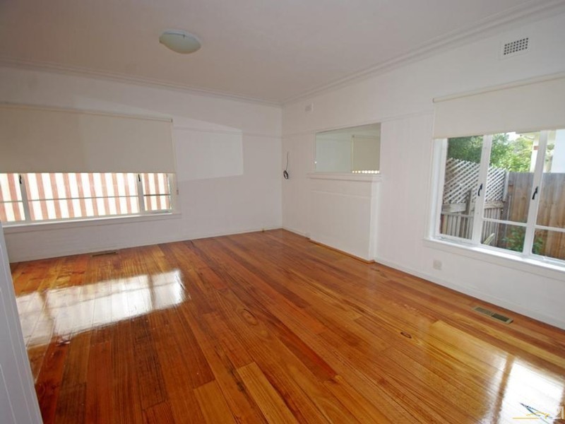 70 Oakleigh Road, Carnegie VIC 3163