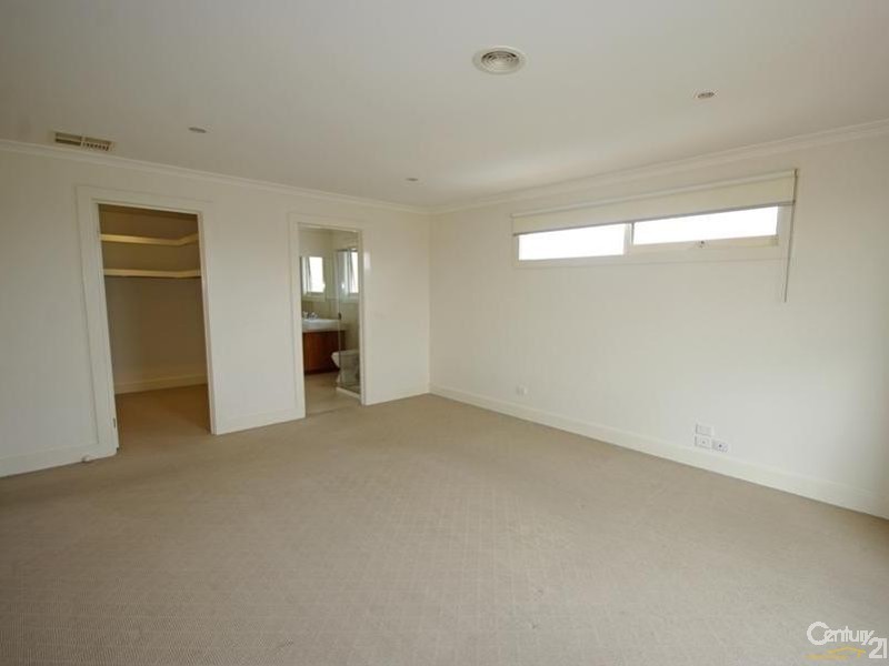 2 Preston Street, Mckinnon VIC 3204