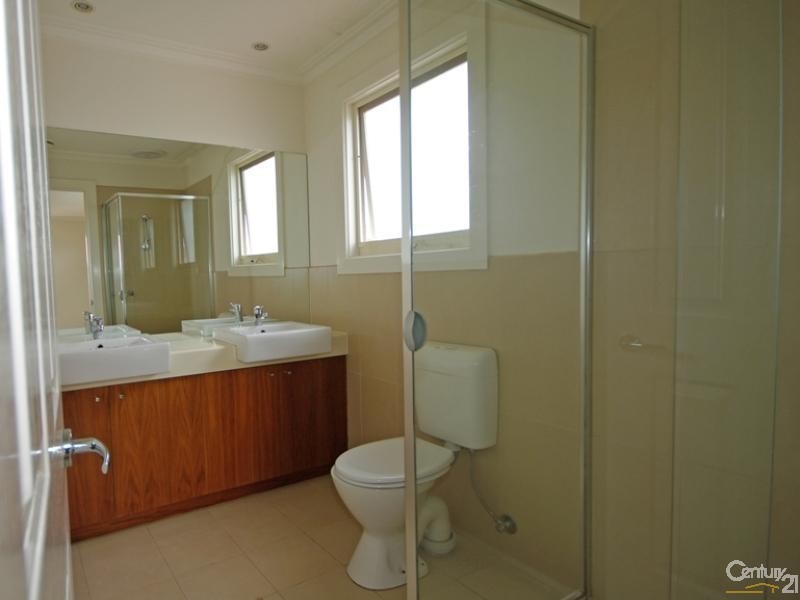 2 Preston Street, Mckinnon VIC 3204