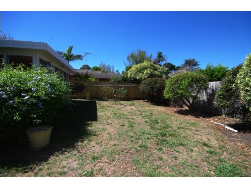 26 Pasadena Crescent, Bentleigh East VIC 3165