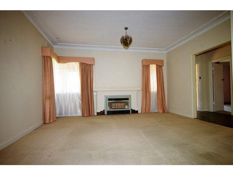 2 Shanahan Crescent, Mckinnon VIC 3204