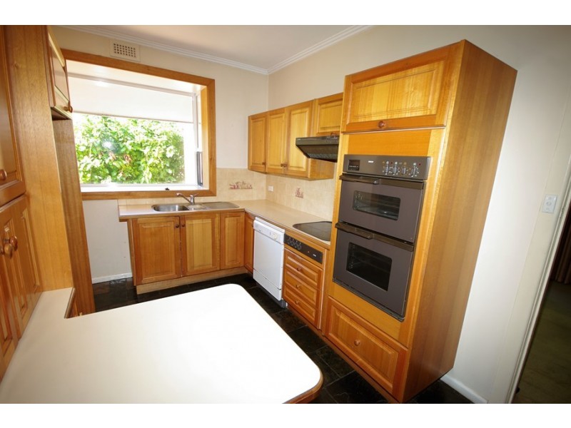 2 Shanahan Crescent, Mckinnon VIC 3204