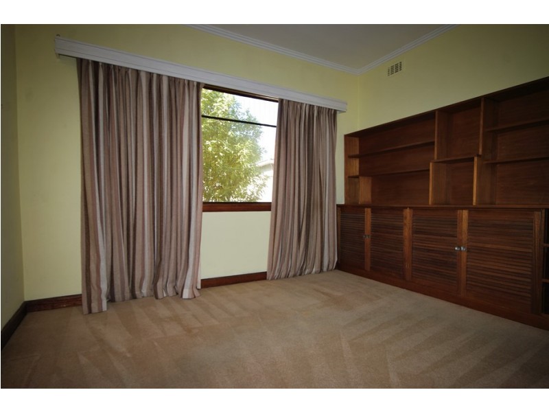 2 Shanahan Crescent, Mckinnon VIC 3204