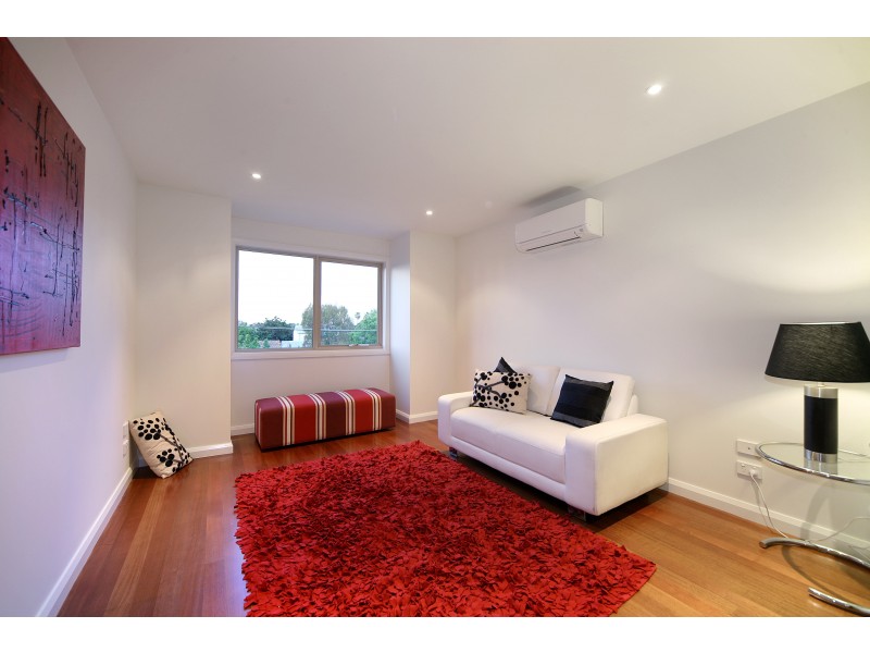 8/18 Bleazby Street, Bentleigh VIC 3204