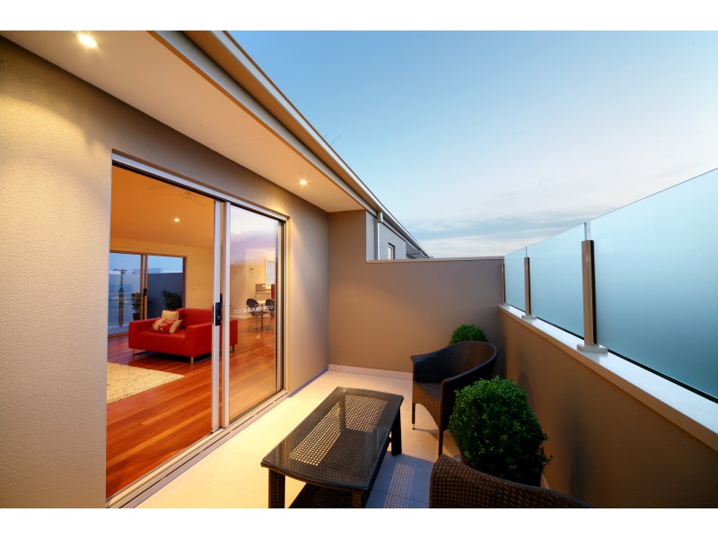 8/18 Bleazby Street, Bentleigh VIC 3204