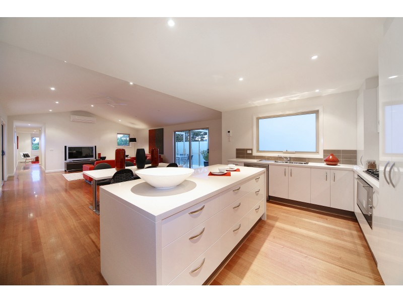 8/18 Bleazby Street, Bentleigh VIC 3204