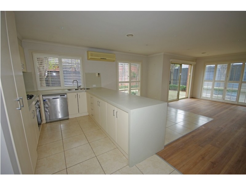 2/19 Kershaw Street, Bentleigh East VIC 3165