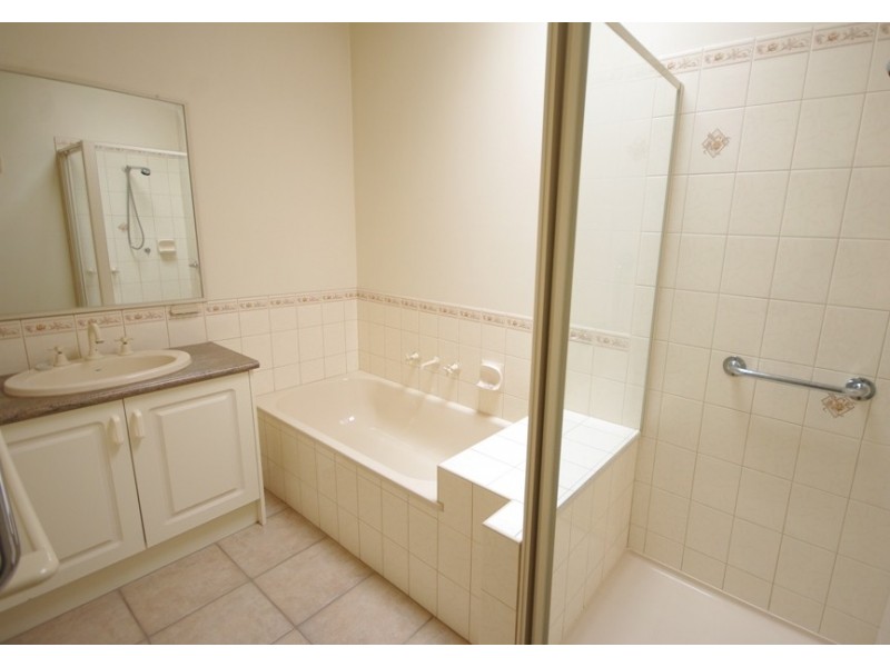 2/129  East Boundary Road, Bentleigh East VIC 3165