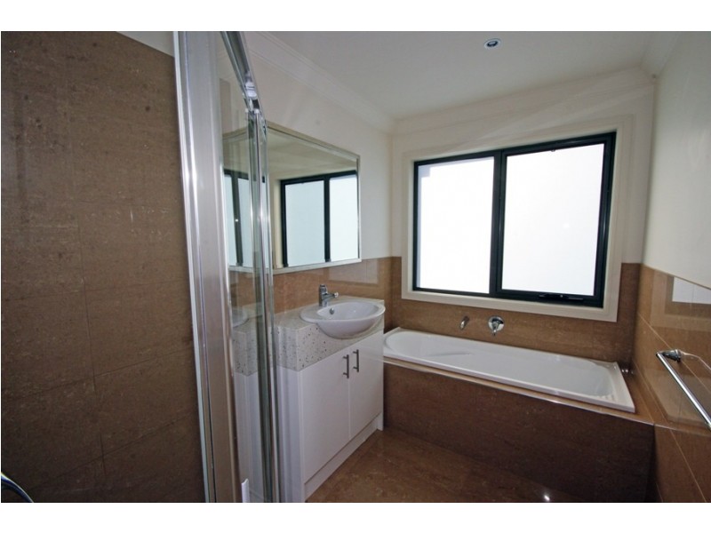 1A Parkmore Road, Bentleigh East VIC 3165