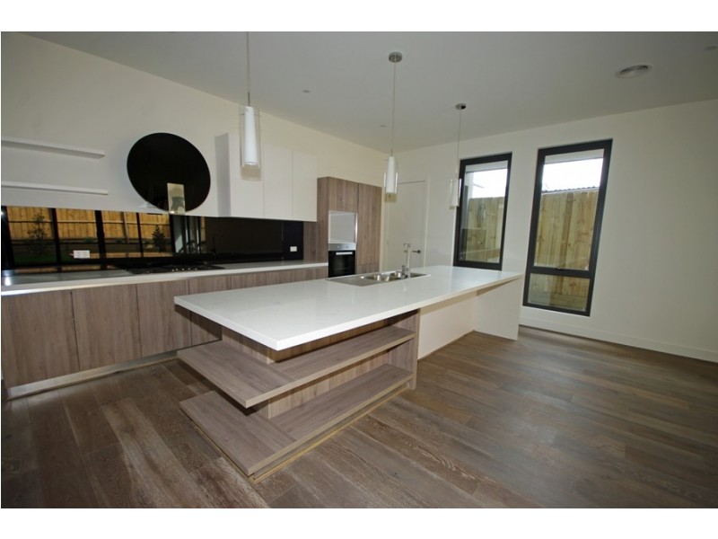 2/68 Hall Street, Mckinnon VIC 3204