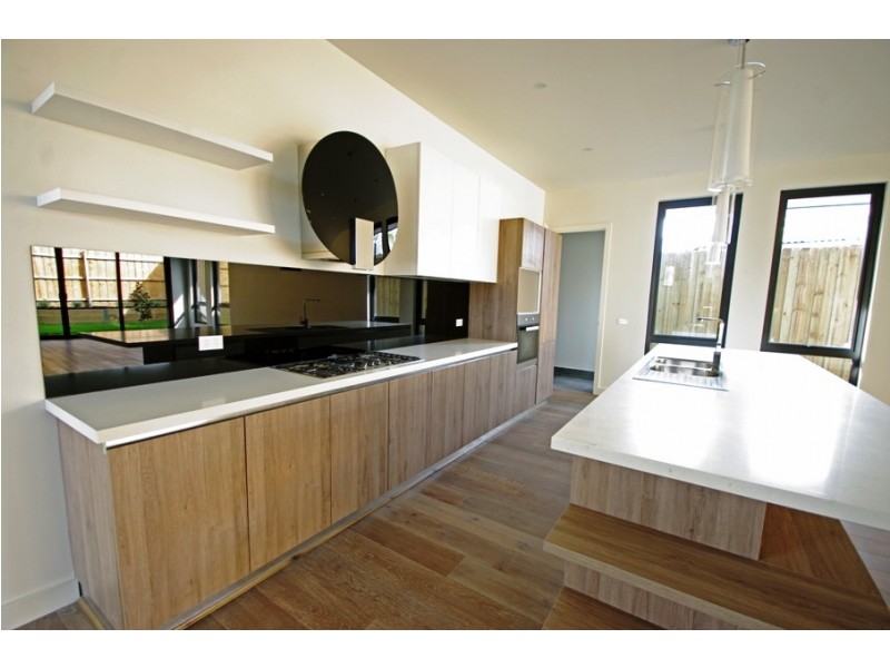 2/68 Hall Street, Mckinnon VIC 3204