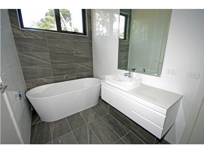 2/68 Hall Street, Mckinnon VIC 3204