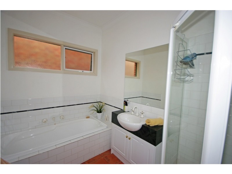 2/18 Mavho Street, Bentleigh VIC 3204