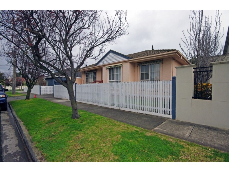 2/53 Hall Street, Mckinnon VIC 3204