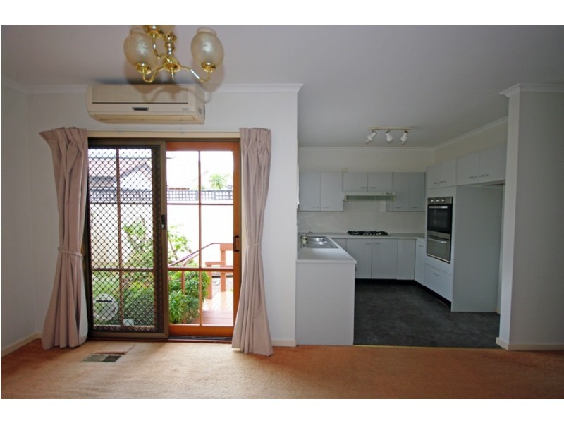 2/53 Hall Street, Mckinnon VIC 3204