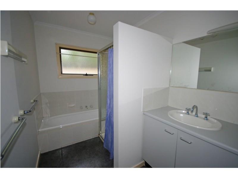 2/53 Hall Street, Mckinnon VIC 3204