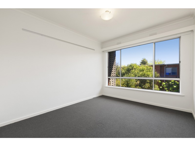 12/21-23 Tiuna Grove, Elwood VIC 3184