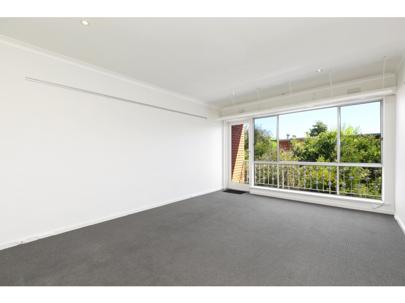 12/21-23 Tiuna Grove, Elwood VIC 3184