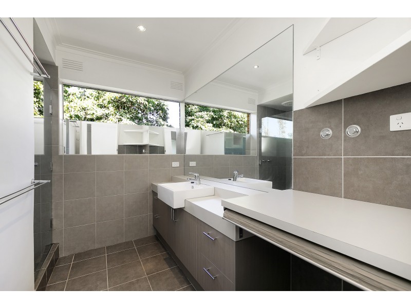 12/21-23 Tiuna Grove, Elwood VIC 3184