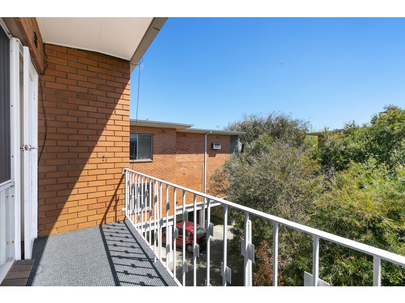12/21-23 Tiuna Grove, Elwood VIC 3184