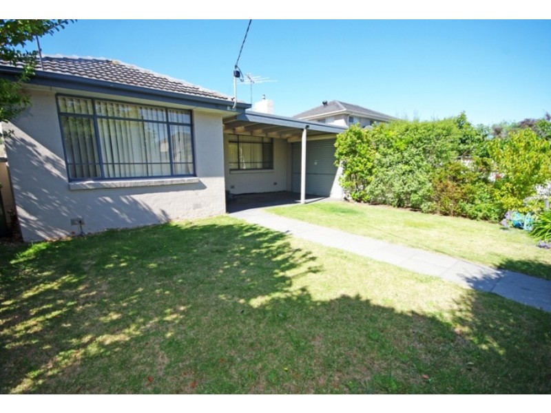 16 Tasman Road, Bentleigh East VIC 3165