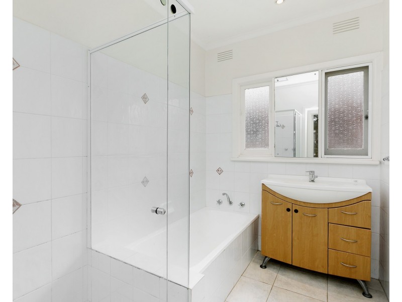 14 Moonda Grove, Cheltenham VIC 3192