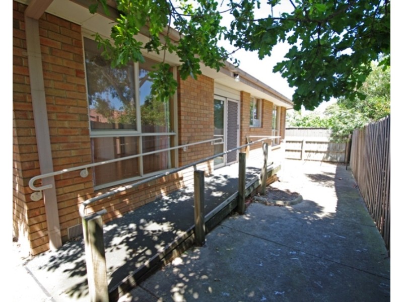 2/17 Bleazby Street, Bentleigh VIC 3204