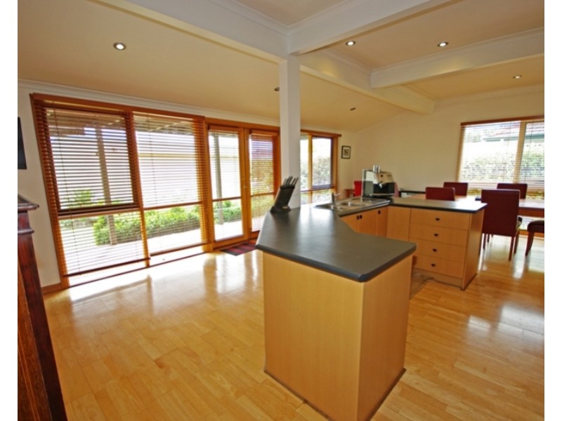 37 CONNIE STREET, Bentleigh East VIC 3165