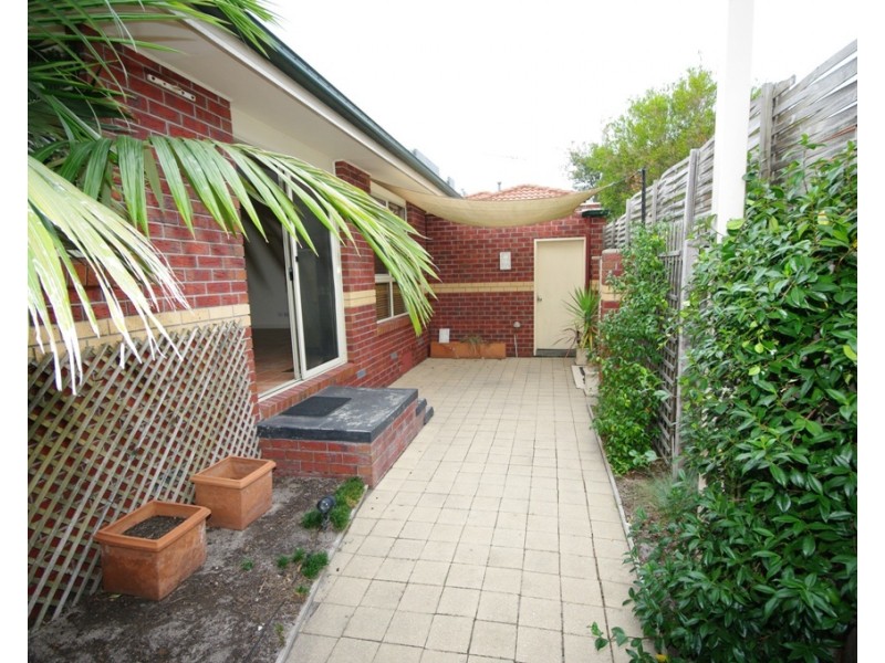 2/12 Bleazby Street, Bentleigh VIC 3204