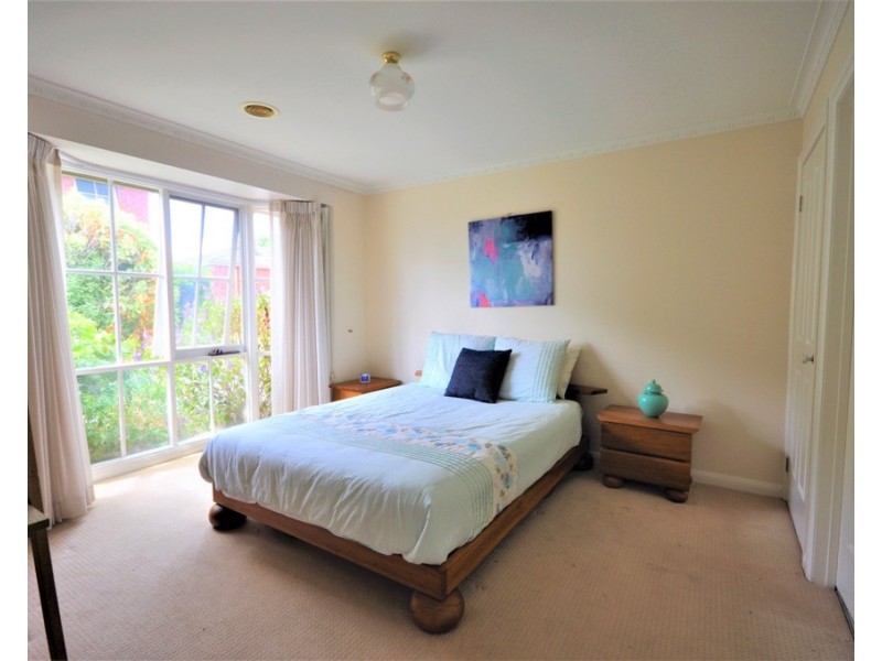 8/15A Wattle Grove, Mckinnon VIC 3204