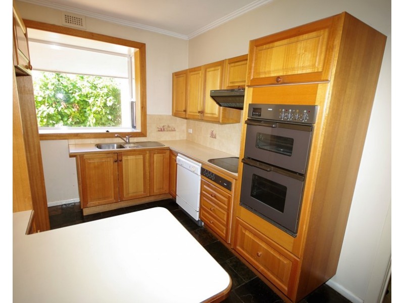 2  Shanahan Crescent, Mckinnon VIC 3204