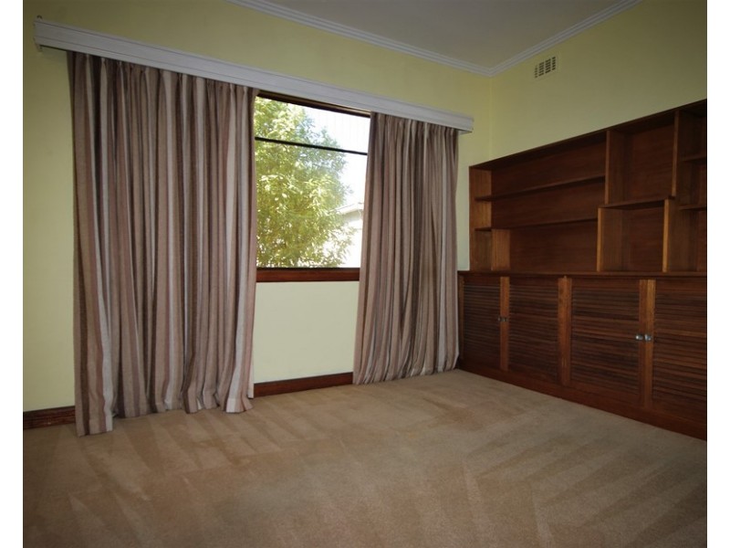 2  Shanahan Crescent, Mckinnon VIC 3204