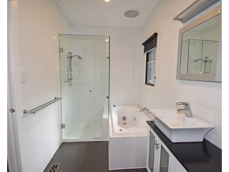 10 Landles Street, Mckinnon VIC 3204