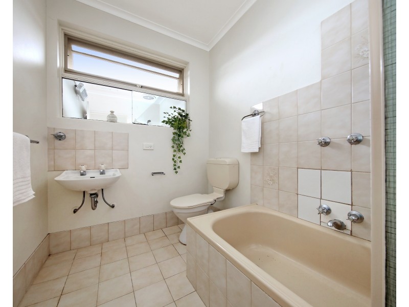 8/27 Lillimur Road, Ormond VIC 3204