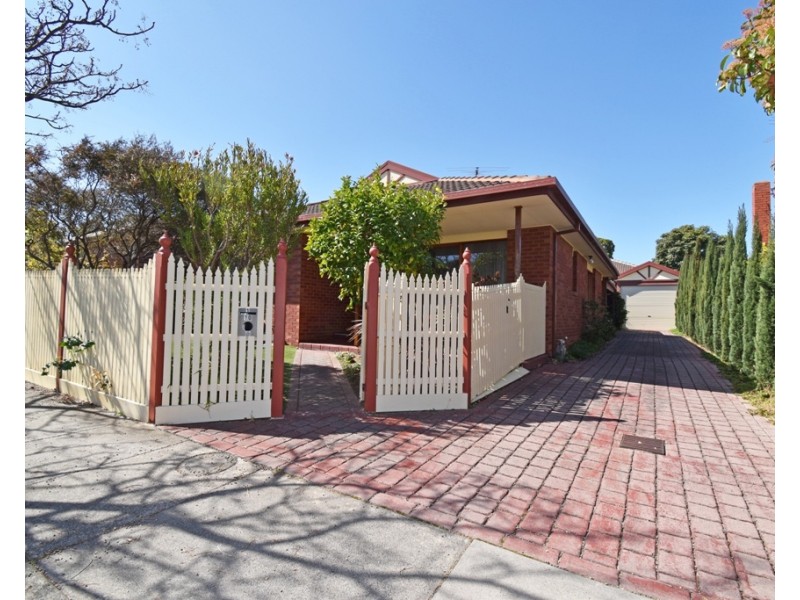 1/10 Hall Street, Mckinnon VIC 3204