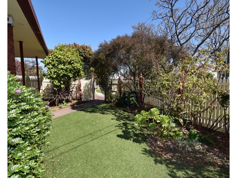 1/10 Hall Street, Mckinnon VIC 3204