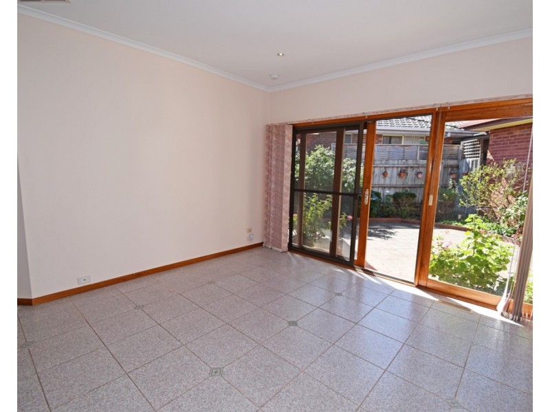 1/10 Hall Street, Mckinnon VIC 3204