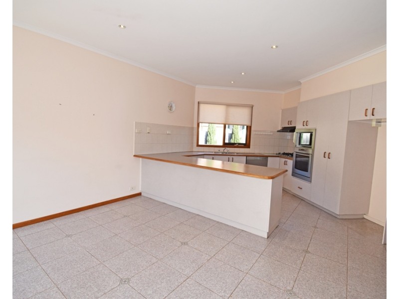 1/10 Hall Street, Mckinnon VIC 3204