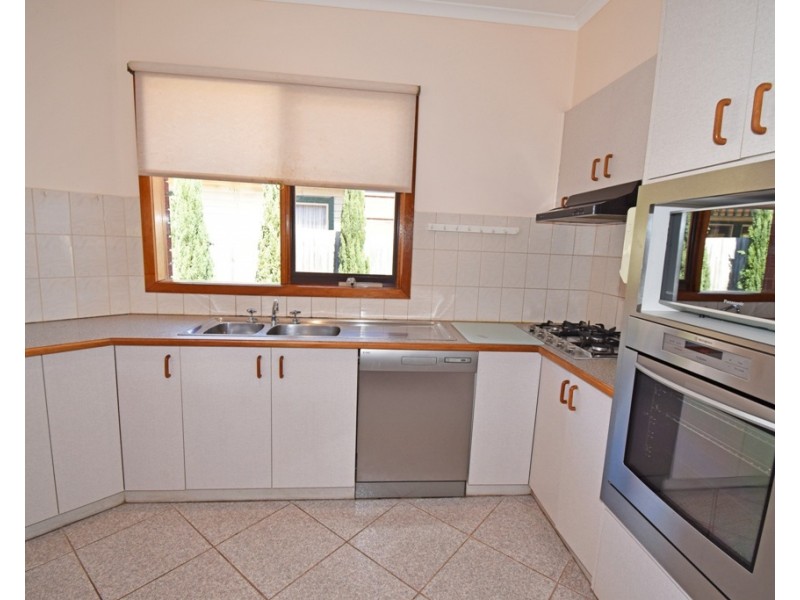 1/10 Hall Street, Mckinnon VIC 3204