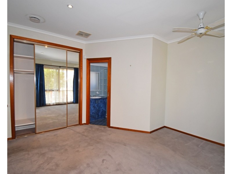 1/10 Hall Street, Mckinnon VIC 3204