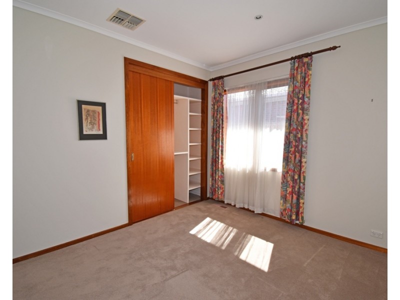 1/10 Hall Street, Mckinnon VIC 3204