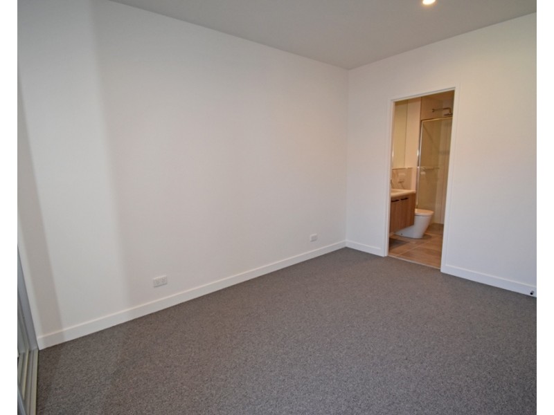 205/11-13 	Bent Street, Bentleigh VIC 3204